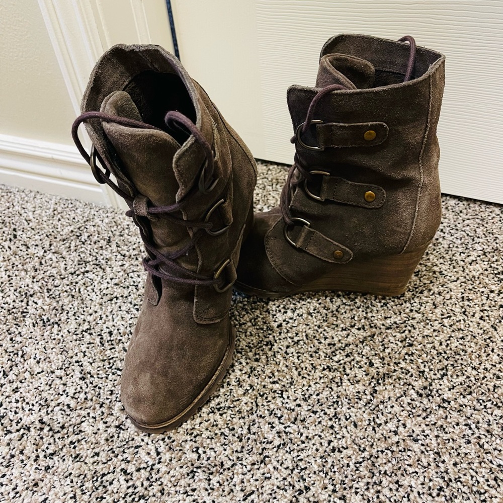 Diba brown suede lace-up boots
